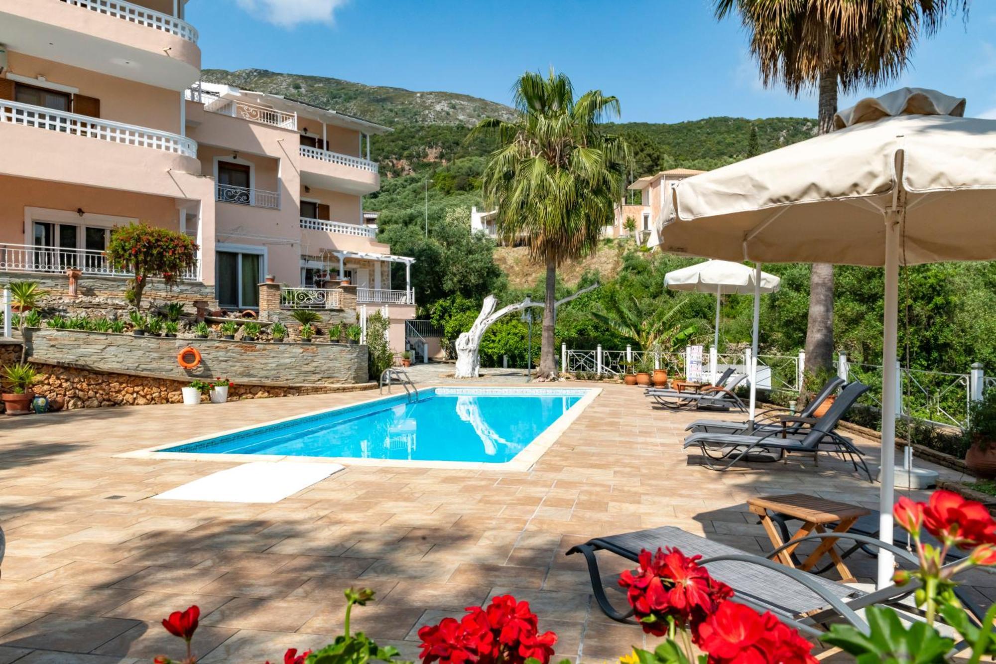 Golden Sun Aparthotel Parga Exterior photo